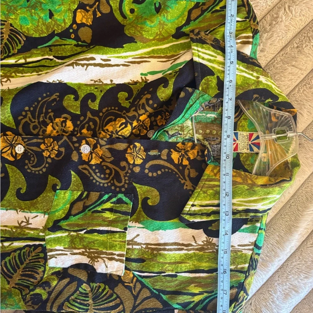 Vintage Hawaiian button up shirt - Picture 6 of 9